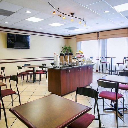 新布劳恩费尔斯酒店及套房 新布朗费尔斯 外观 照片
